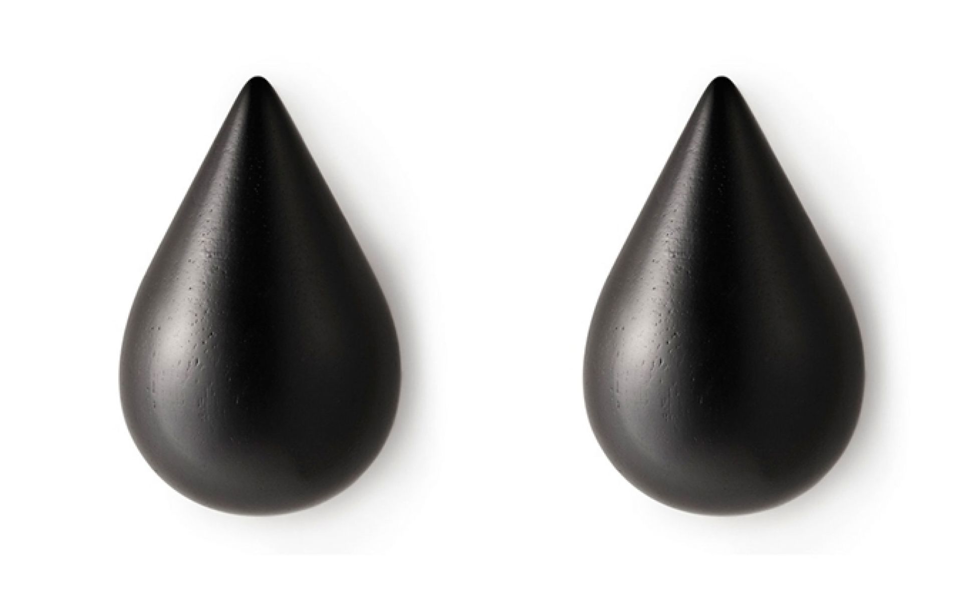 Zwei schwarze Dropit Haken von Normann Copenhagen, tropfenförmige Wandhaken für Garderobe.